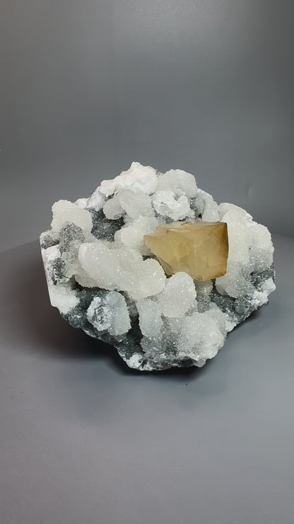 Toller Chalcedon mit Kalzit - 7.5x12x12cm