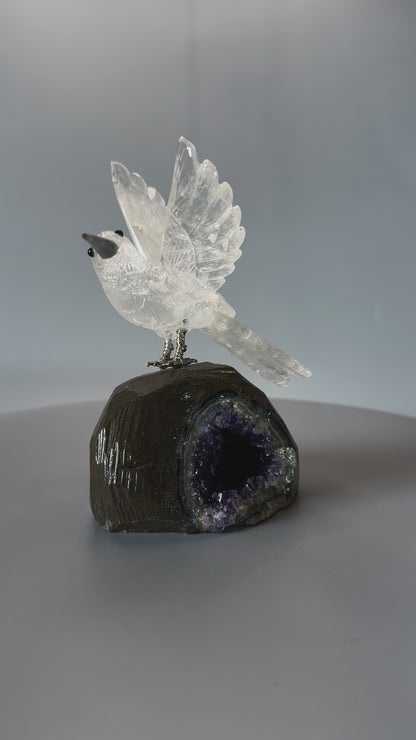 Bergkristall Kolibri / Vogel auf Amethyst - 12cm