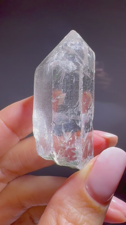 Feinst strukturierte Himalaya-Quarzspitze 5.1 cm – Kristallklar & selten