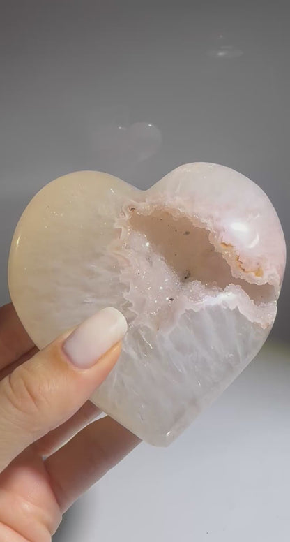 Rainbow Amethyst Herz  in Rosa aus Uruguay - 9cm, 353g