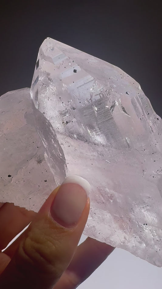 Himalaya Kristall Edelstein mit Regenbogen & äusserlichem Hämatitbesatz