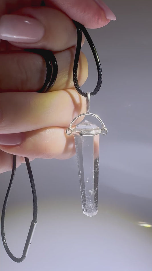 Bergkristall Anhänger aus 925 Silber – Klarheit & Kraft