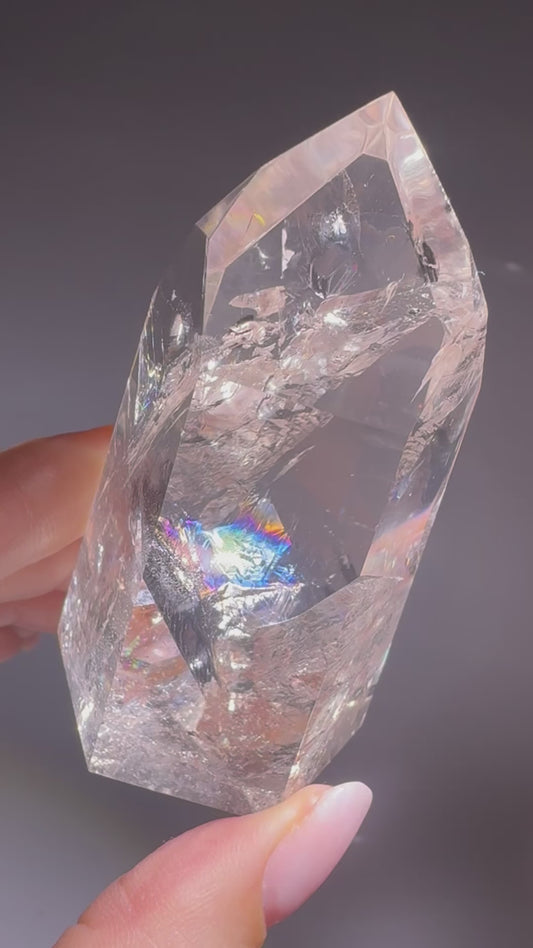 Kristall der Farbenpracht – Bergkristall 7.4 cm aus Brasilien 💎
