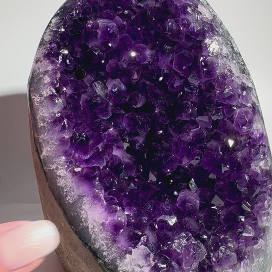 Premium Amethyst Druse handverlesen mit tiefvioletten Kristallen