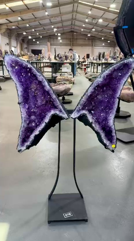 Amethyst-Schmetterling aus Uruguay – XXL-Geoden auf Ständer, 100 cm