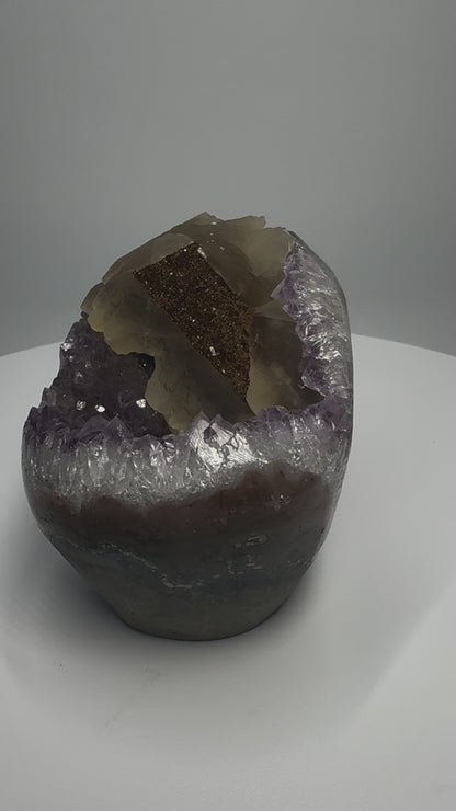 Rainbow Amethyst Cupcake - 8.5x9.5cm