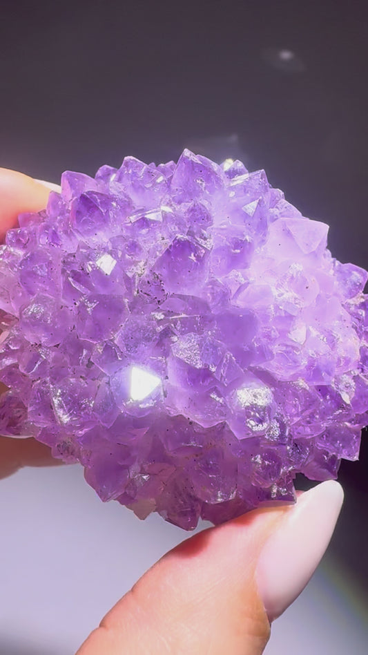 Bezaubernde Amethystblüte Lavendel 5,5 cm – Symmetrisches Naturwunder