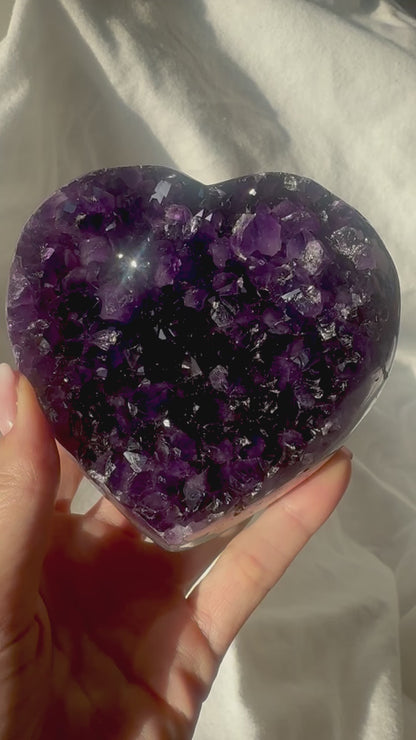 Premium Amethyst Herz – 10,5 cm, extra grosse glossy Kristalle 💜