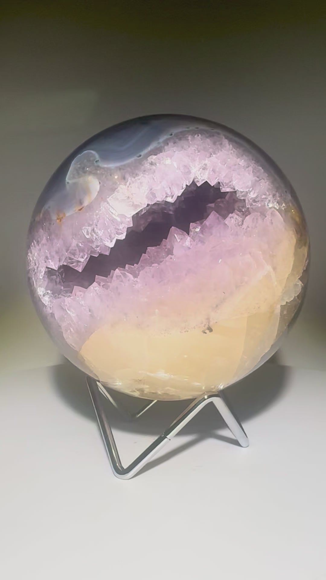 Exklusive Amethyst Kugel Brasilien 11 cm – 1.96 kg | Doppelseitige Kristallöffnung 
