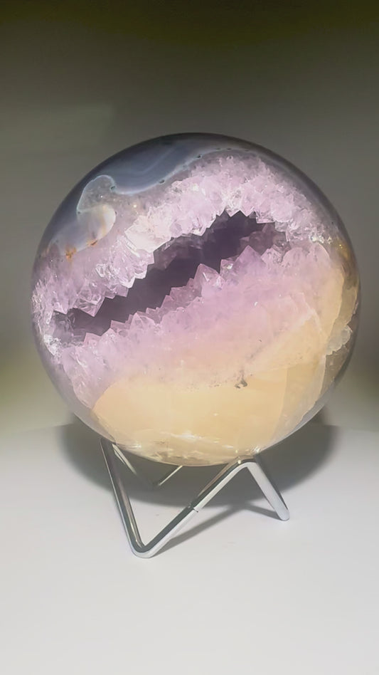 Exklusive Amethyst Kugel Brasilien 11 cm – 1.96 kg | Doppelseitige Kristallöffnung 