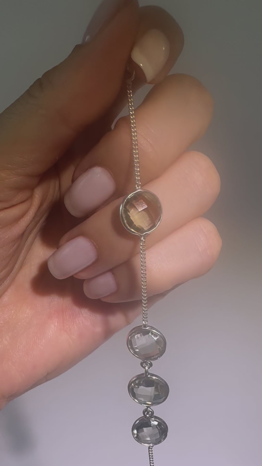 Zartes Armband aus Prasiolith, auch bekannt als grüner Amethyst oder Brassiolith – hochwertig verarbeitet in Silber