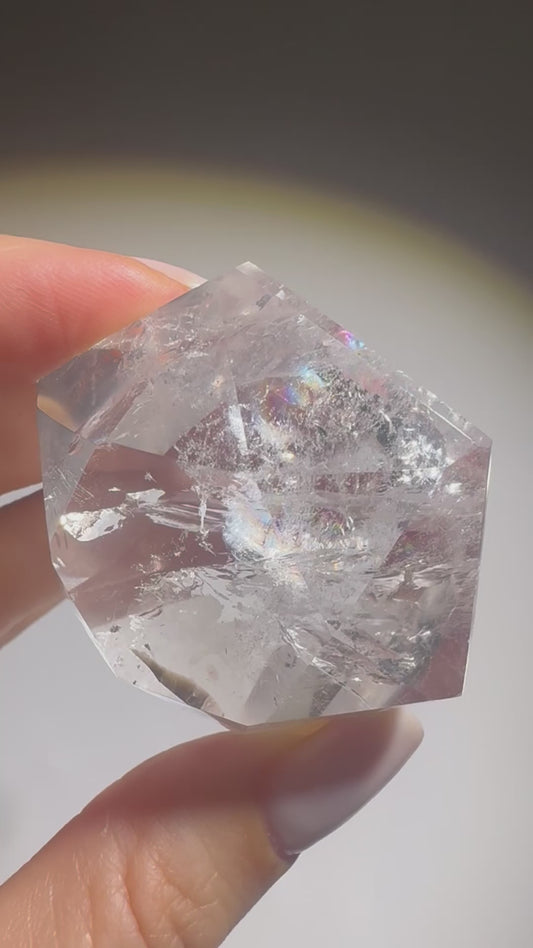 Bergkristall facettiert – 4,7 cm, 77 g mit Regenbogen | Edelstein aus Brasilien