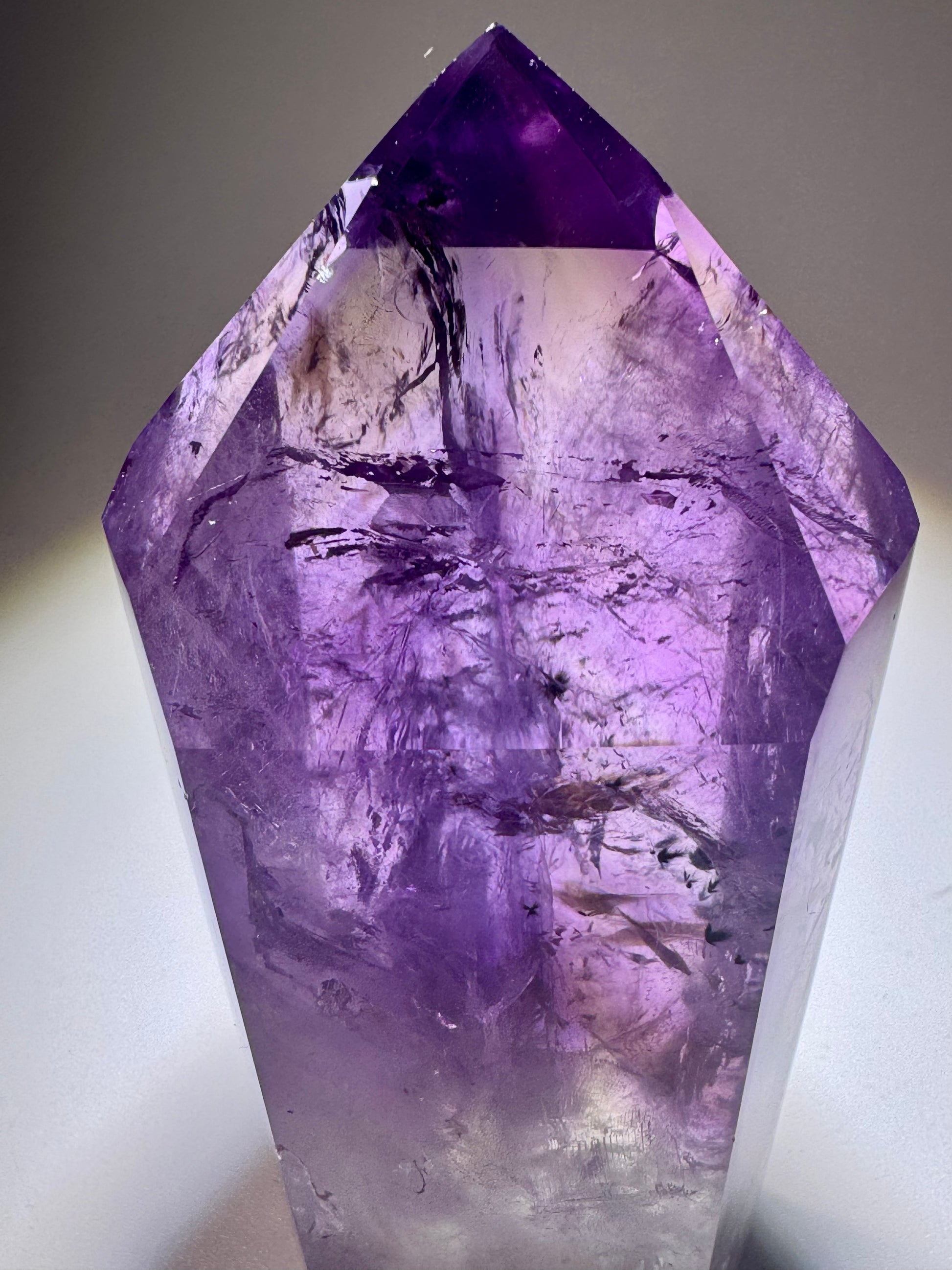 Amethyst Spitze mit Citrin und Hollandit